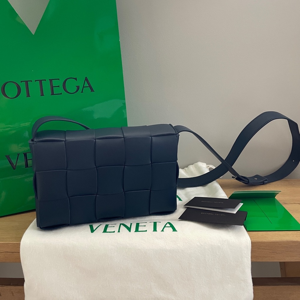 Bottega Veneta Deep Blue - Cassette bag